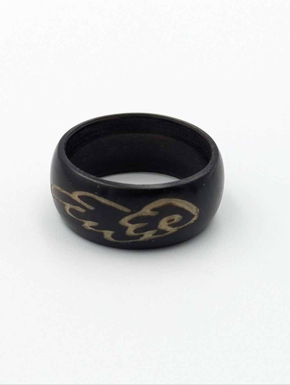 4/24$  Brown wood carved ring